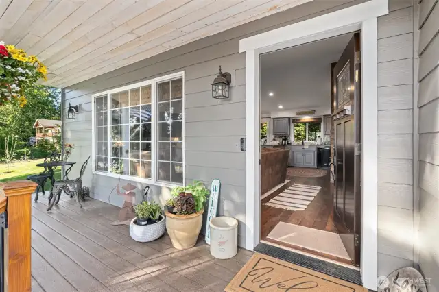 Inviting covered front porch!