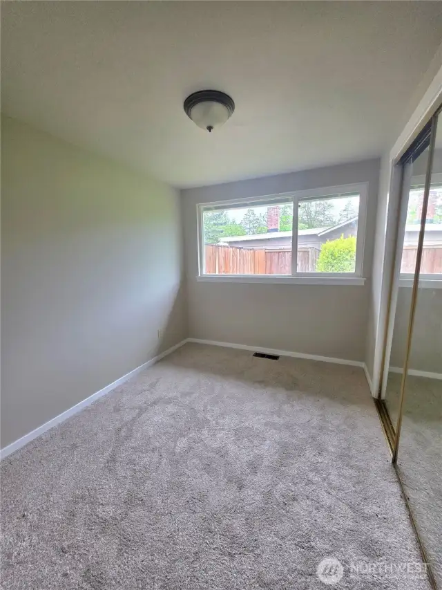 Bedroom 1 - view 2