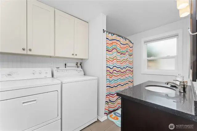 Full bathroom with Laundry
