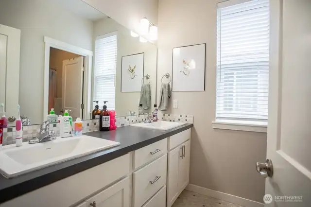 Upper floor hall bath