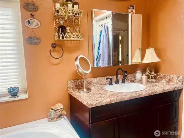 Light and bright primary bath