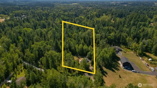 Lot lines are for visual puprose only, not to exact property line.