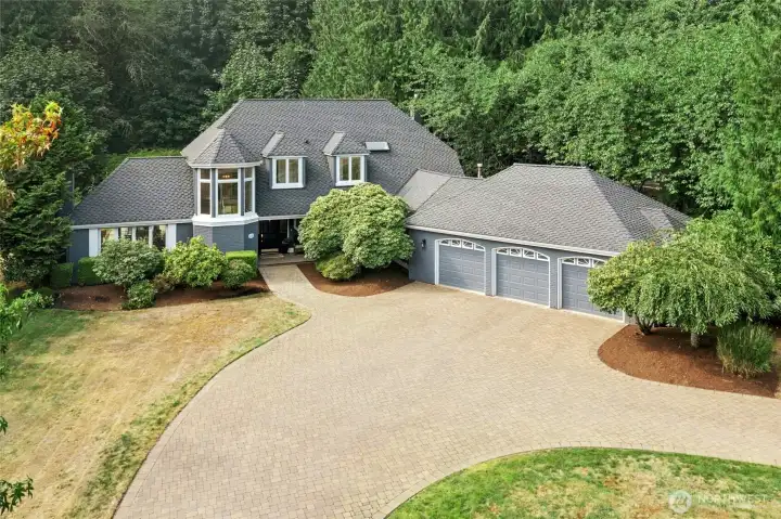 Presidential TL 50 year roof & gorgeous stone work on the double driveway, sidewalks and back patio.
