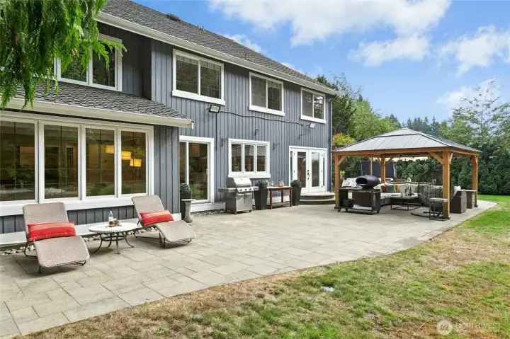 So much room for entertaining!