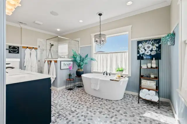 Large soaking tub!