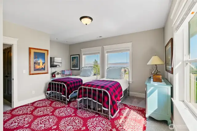 Guest bedroom 2