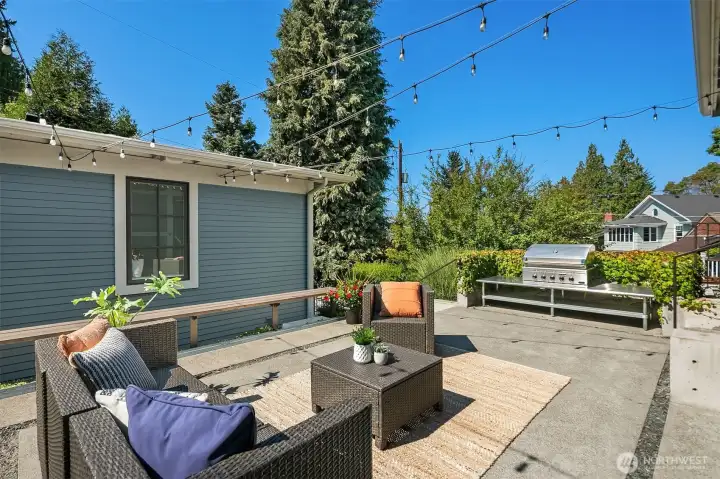 BBQ and 2 metal tables transfer with sale!