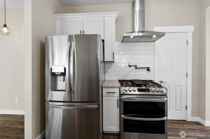 Near-new appliances, including double oven and pot filler above stove.