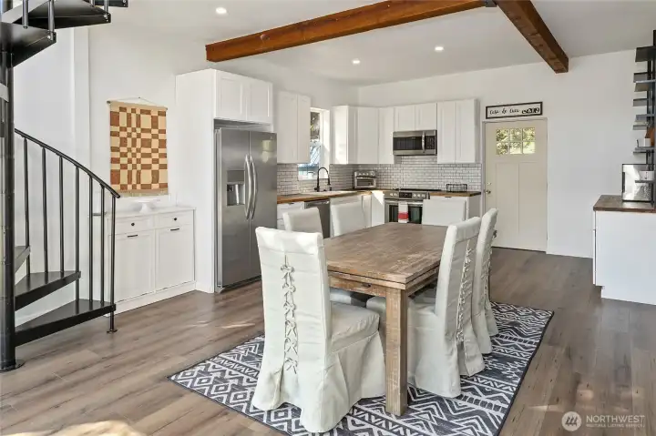 Plenty of room to accommodate large or small groups in the dining area.