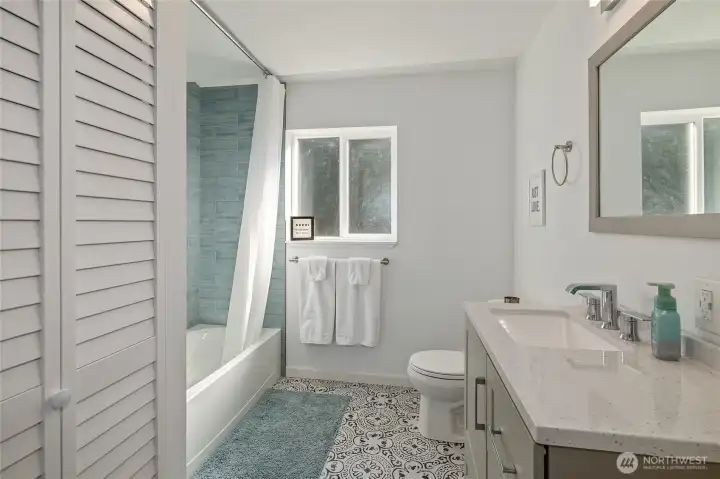 Beautiful full bathroom with modern fixtures.