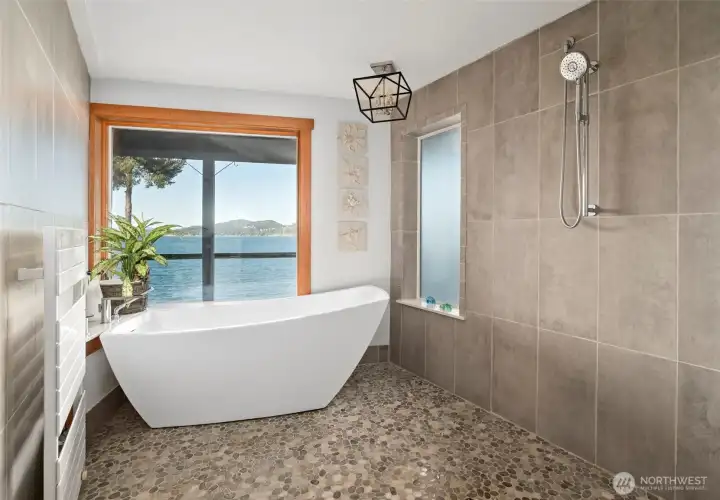 Wet Room & Soaking Tub
