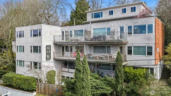 Welcome to the Toltec Condominium unit on North Capitol Hill.