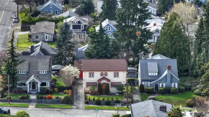 Located in a neighborhood where pride of ownership is evident.  Wonderful houses surround this sweet home.