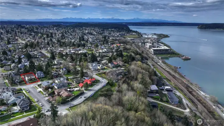 Another overhead shot shows proximity to the waterfront.  How sweet it is!