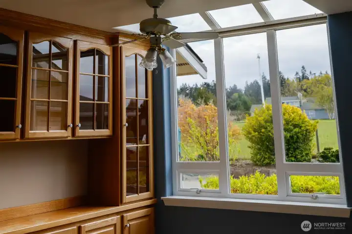 South facing windows bring in the sunshine and views to the mountains.