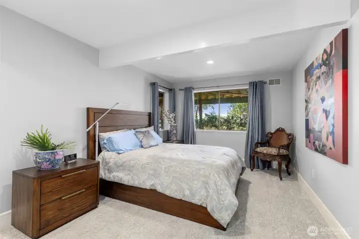 Second /guest bedroom- also with a view! Second /guest bedroom- also with a view!