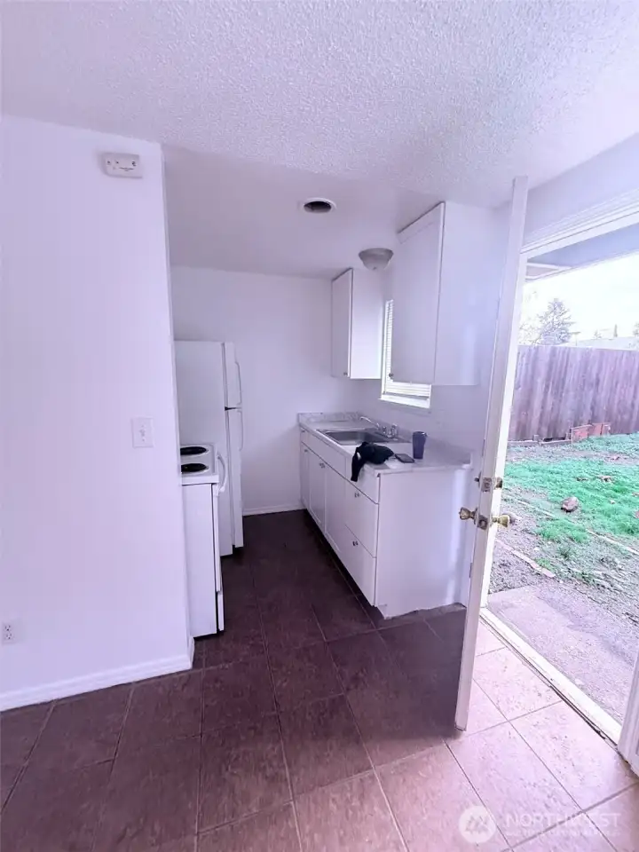 1644 kitchen with stove and refrigerator
