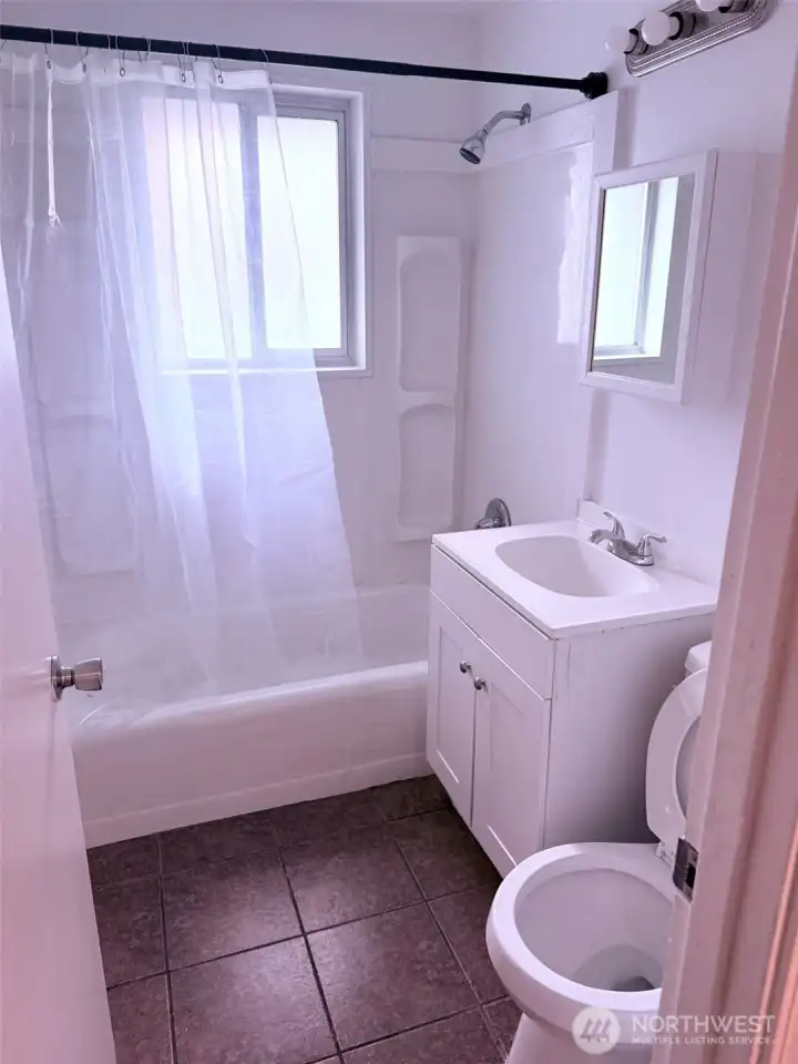 1644 Full bath