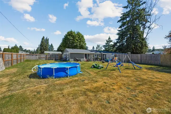 View of rear of unit 1644.