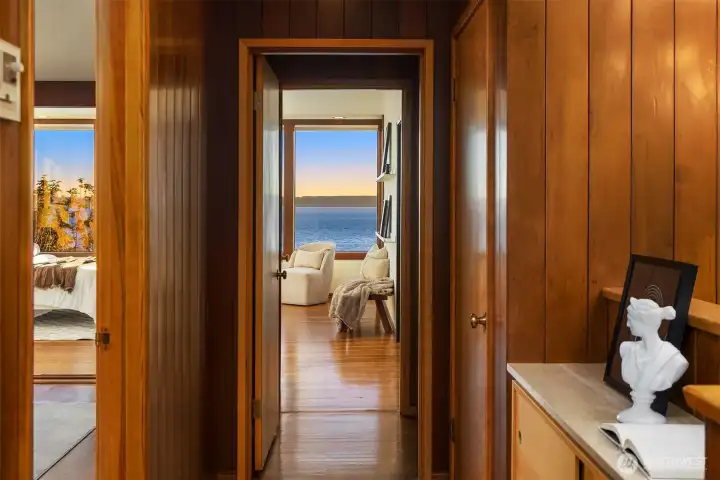 Let's explore the rest of the bedroom floor. Let's explore the rest of the bedroom floor.