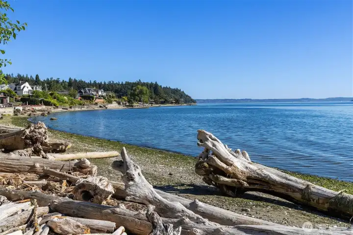 The beach: a fabulous playground for water fun. Kayak, paddleboard, swim, boat, sunbathe... The beach: a fabulous playground for water fun. Kayak, paddleboard, swim, boat, sunbathe...