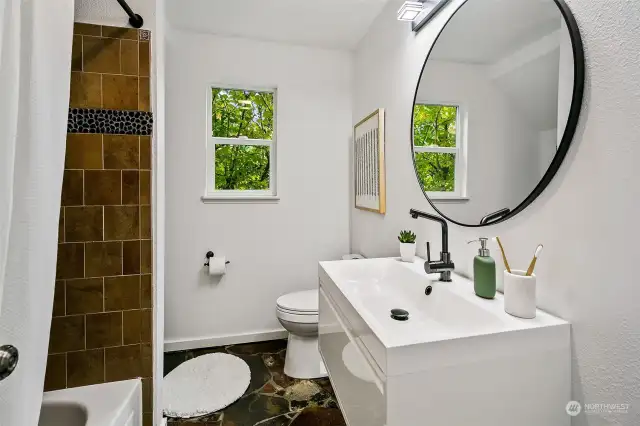 Lower full, spacious bath