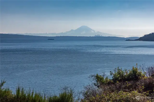 Views to South of Mount Rainer.