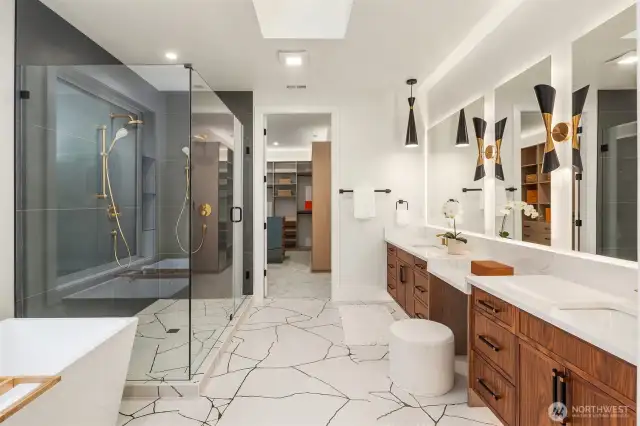 Luxurious primary bath