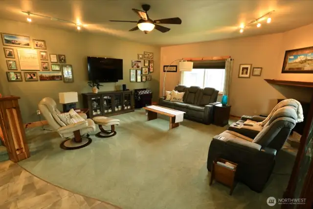 Spacious living room