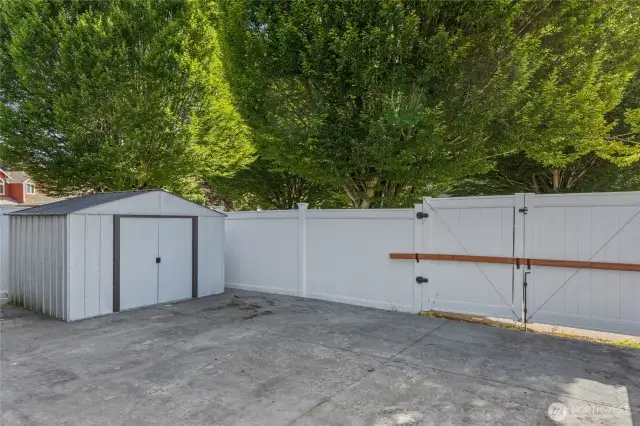 Newer Vinyl Fencing on part of lot.