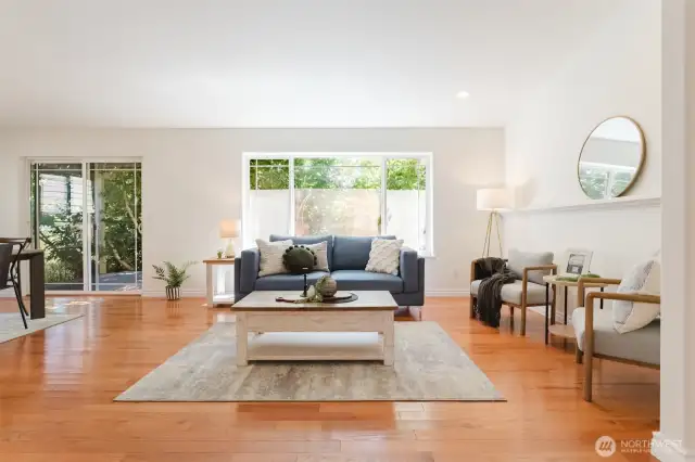 Generous size living space that flows into the dining area