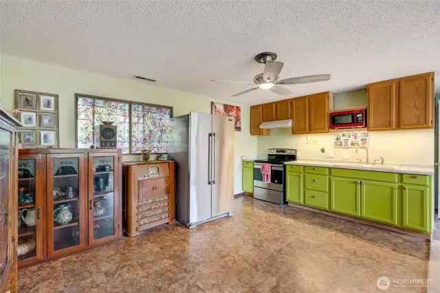 2nd kitchen downstairs!