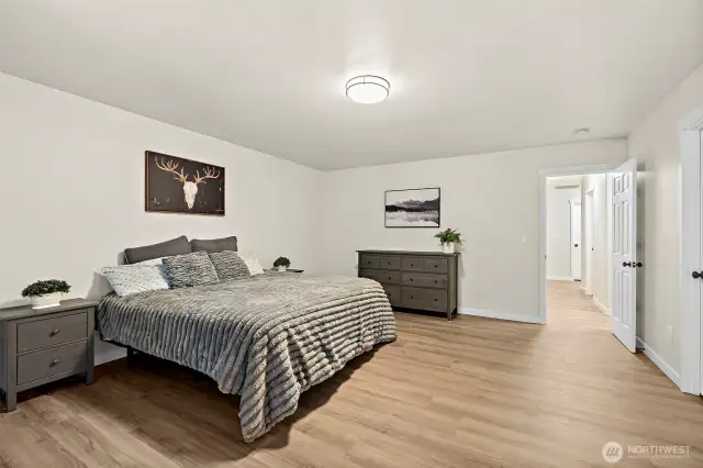 sprawling primary bdrm
