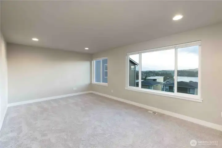 Massive bonus room on the 2nd floor!