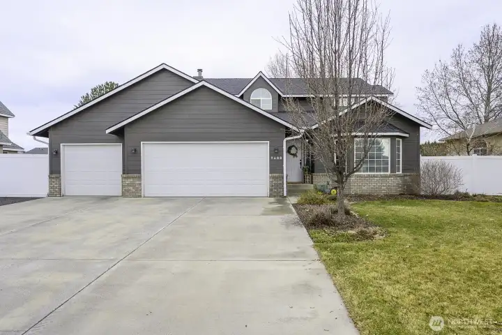 Welcome to 9488 Naples St Moses Lake!