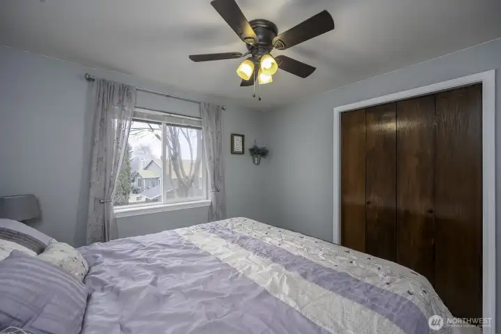 Featuring ceiling fans in eery bedroom!