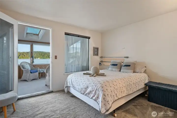 Additional sleeping in the extra large primary suite