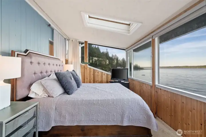 Full bathroom off the primary suite.