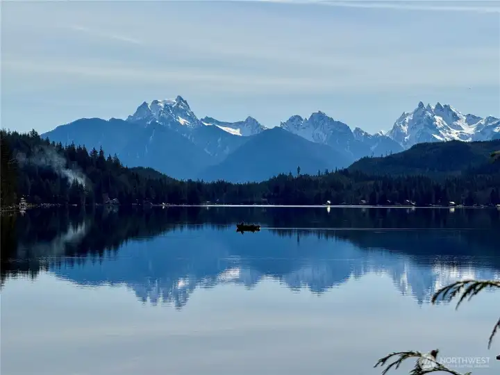 West facing view of North Cascades - Premier view on the lake!