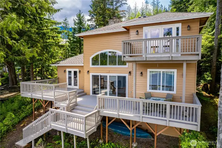 Move-in ready, pack your bags and come enjoy this high quality home on the lake.