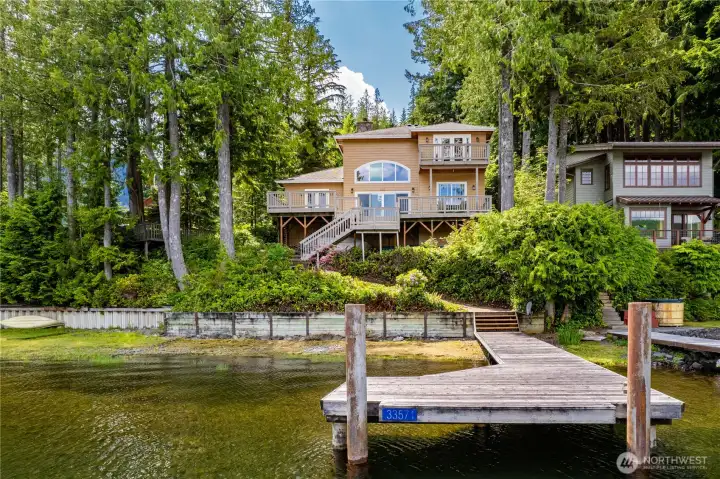 Large dock, relax, play, enjoy!