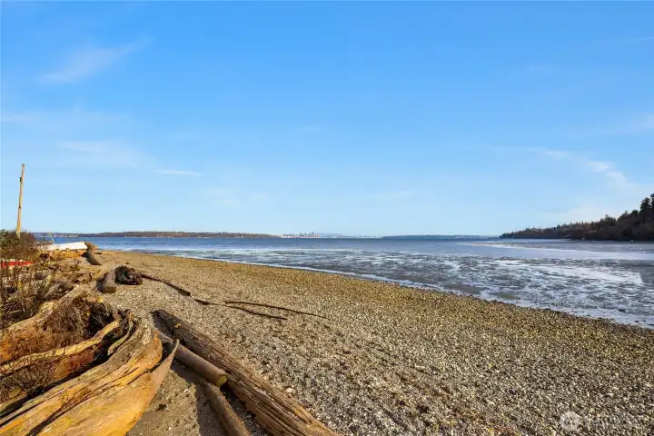 Peaceful views and fabulous walks all in the Rolling Bay neighborhood.