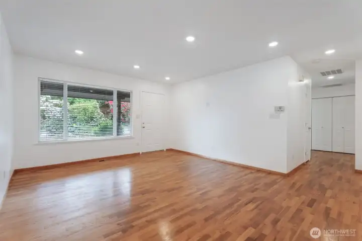 Lovely Livingroom with original wood floor