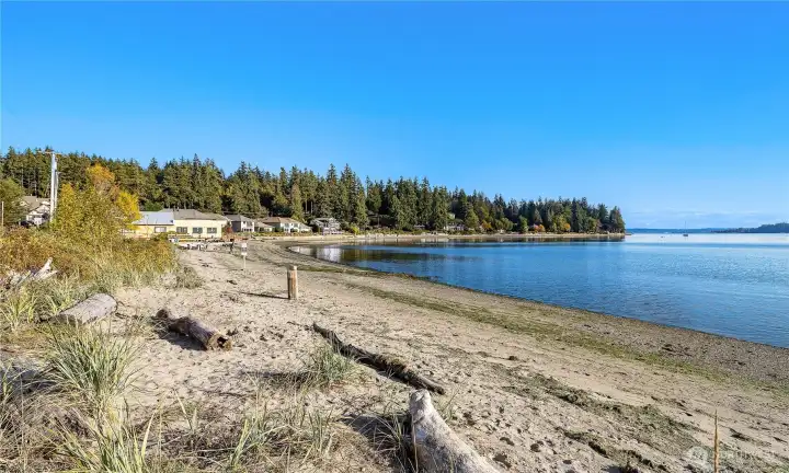 Directly in front of Schell Chelb Estuary is a sandy City Public Beach.