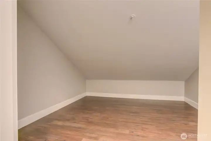 Huge extra completed storage 12'x11'