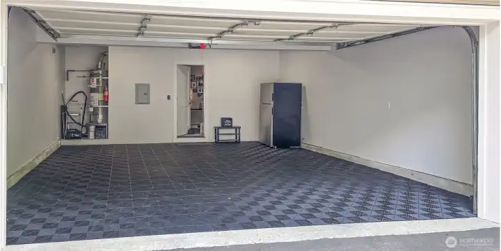Showroom garage, LED flat panel lighting, click flooring, SS refer, fully finished drywall Showroom garage, LED flat panel lighting, click flooring, SS refer, fully finished drywall
