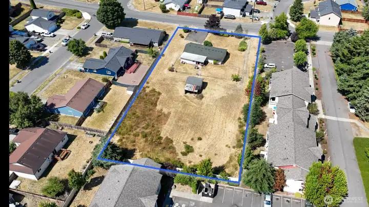 property lines are estimated buyer to verify