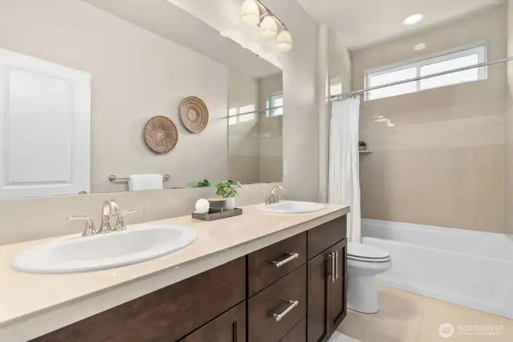 Shared bathroom for bedrooms 2 and 3 Shared bathroom for bedrooms 2 and 3