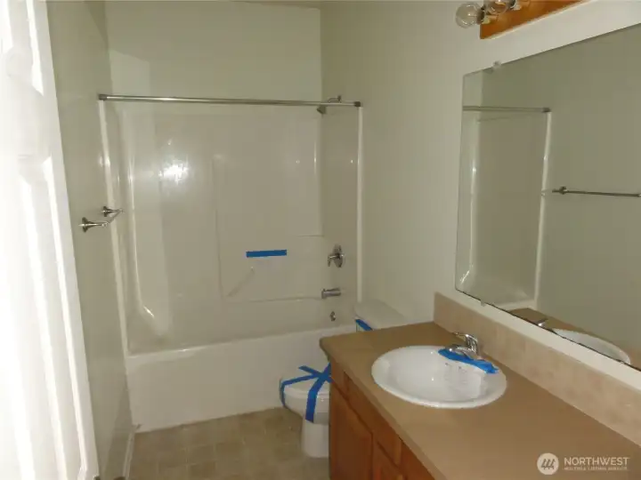 Main bathroom. Main bathroom.