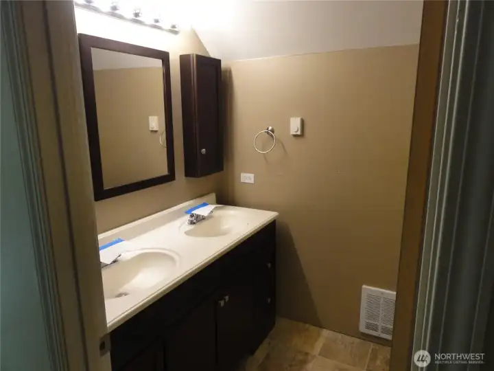 Bath off primary bedroom. Bath off primary bedroom.